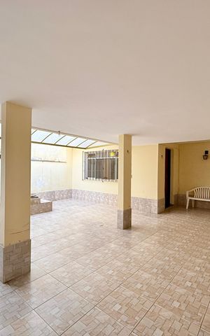Casa à venda com 221m², 2 quartos e 3 vagas Casa à venda com 221m², 2 quartos e 3 vagasGaragem