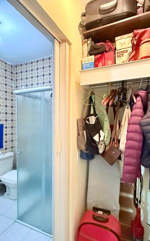 Casa à venda com 221m², 2 quartos e 3 vagas Casa à venda com 221m², 2 quartos e 3 vagasCloset Suíte 1