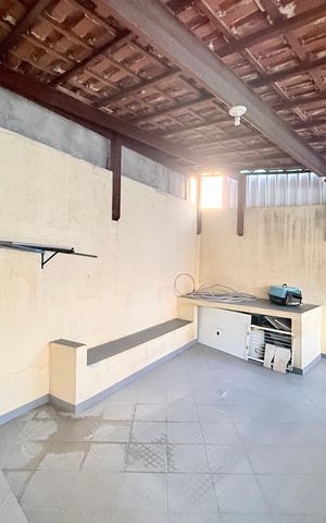 Casa à venda com 221m², 2 quartos e 3 vagas Casa à venda com 221m², 2 quartos e 3 vagasTerraço