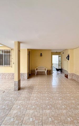 Casa à venda com 221m², 2 quartos e 3 vagas Casa à venda com 221m², 2 quartos e 3 vagasGaragem