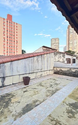 Casa à venda com 221m², 2 quartos e 3 vagas Casa à venda com 221m², 2 quartos e 3 vagasTerraço