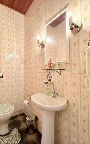 Casa à venda com 221m², 2 quartos e 3 vagas Casa à venda com 221m², 2 quartos e 3 vagasLavabo