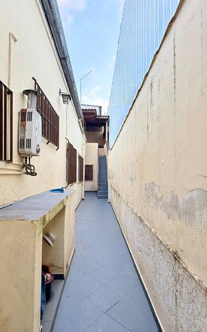 Casa à venda com 221m², 2 quartos e 3 vagas Casa à venda com 221m², 2 quartos e 3 vagasQuintal