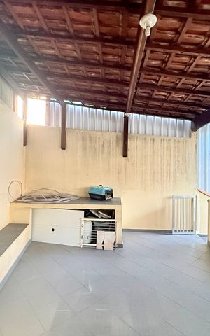 Casa à venda com 221m², 2 quartos e 3 vagas Casa à venda com 221m², 2 quartos e 3 vagasTerraço