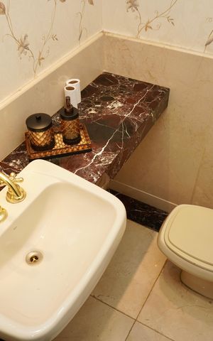 Apartamento à venda com 240m², 4 quartos e 3 vagas Apartamento à venda com 240m², 4 quartos e 3 vagasLavabo da Sala
