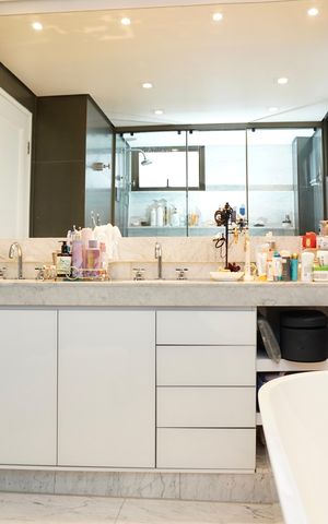 Apartamento à venda com 240m², 4 quartos e 3 vagas Apartamento à venda com 240m², 4 quartos e 3 vagasSuíte 4 - Banheiro