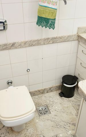 Apartamento à venda com 240m², 4 quartos e 3 vagas Apartamento à venda com 240m², 4 quartos e 3 vagasSuíte 3 - Banheiro