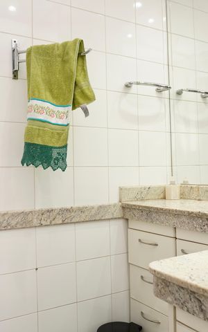 Apartamento à venda com 240m², 4 quartos e 3 vagas Apartamento à venda com 240m², 4 quartos e 3 vagasSuíte 3 - Banheiro