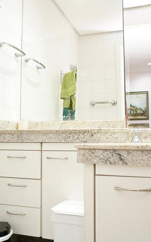 Apartamento à venda com 240m², 4 quartos e 3 vagas Apartamento à venda com 240m², 4 quartos e 3 vagasSuíte 3 - Banheiro