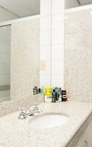 Apartamento à venda com 240m², 4 quartos e 3 vagas Apartamento à venda com 240m², 4 quartos e 3 vagasSuíte 1 - Banheiro