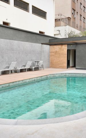 Apartamento à venda com 240m², 4 quartos e 3 vagas Apartamento à venda com 240m², 4 quartos e 3 vagasÁrea comum - Piscina