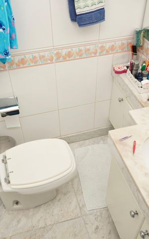Apartamento à venda com 240m², 4 quartos e 3 vagas Apartamento à venda com 240m², 4 quartos e 3 vagasSuíte 2 - Banheiro