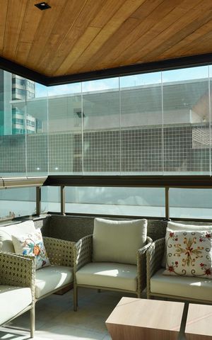 Apartamento à venda com 240m², 4 quartos e 3 vagas Apartamento à venda com 240m², 4 quartos e 3 vagasVaranda