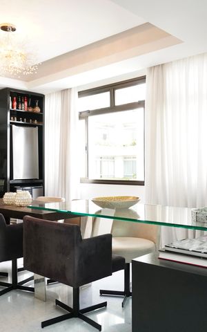 Apartamento à venda com 240m², 4 quartos e 3 vagas Apartamento à venda com 240m², 4 quartos e 3 vagasSala