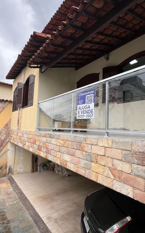 Casa à venda com 85m², 3 quartos e 1 vaga Casa à venda com 85m², 3 quartos e 1 vagaFachada