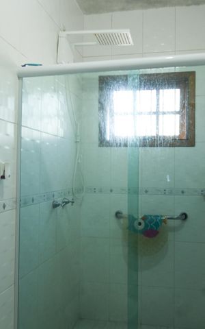 Casa à venda com 255m², 3 quartos e 2 vagas Casa à venda com 255m², 3 quartos e 2 vagasBanheiro social