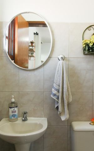 Casa à venda com 255m², 3 quartos e 2 vagas Casa à venda com 255m², 3 quartos e 2 vagasLavabo