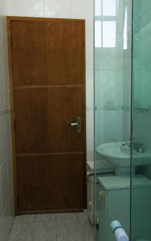 Casa à venda com 255m², 3 quartos e 2 vagas Casa à venda com 255m², 3 quartos e 2 vagasBanheiro social