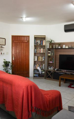 Casa à venda com 255m², 3 quartos e 2 vagas Casa à venda com 255m², 3 quartos e 2 vagasSala