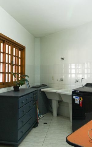 Casa à venda com 255m², 3 quartos e 2 vagas Casa à venda com 255m², 3 quartos e 2 vagasLavanderia