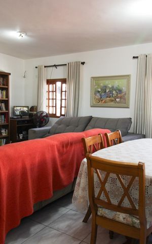 Casa à venda com 255m², 3 quartos e 2 vagas Casa à venda com 255m², 3 quartos e 2 vagasSala