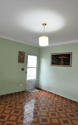 Casa à venda com 220m², 2 quartos e 1 vagaSala