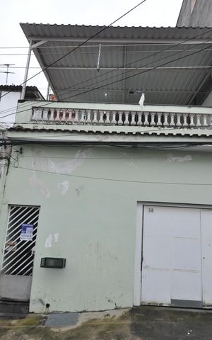 Casa à venda com 220m², 2 quartos e 1 vagaFachada