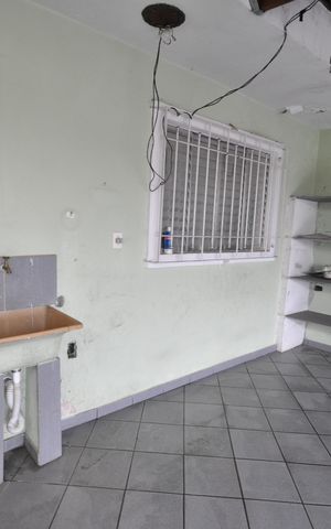 Casa à venda com 220m², 2 quartos e 1 vagaÁrea de Serviço