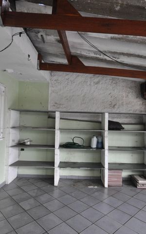 Casa à venda com 220m², 2 quartos e 1 vagaÁrea de Serviço