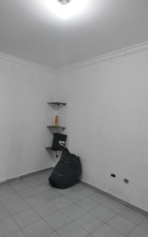 Casa à venda com 220m², 2 quartos e 1 vagaQuarto de serviço