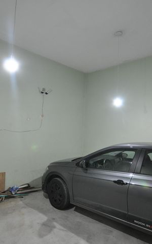 Casa à venda com 220m², 2 quartos e 1 vagaGaragem