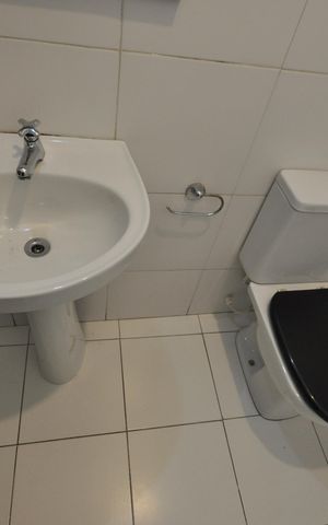 Casa à venda com 220m², 2 quartos e 1 vagaBanheiro
