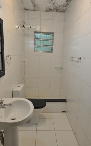 Casa à venda com 220m², 2 quartos e 1 vagaBanheiro