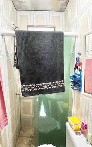 Casa à venda com 240m², 4 quartos e 6 vagasBanheiro da Suíte 2