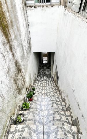 Casa à venda com 240m², 4 quartos e 6 vagasEscada