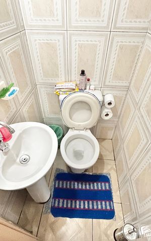 Casa à venda com 240m², 4 quartos e 6 vagasBanheiro de serviço