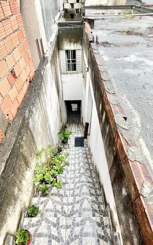 Casa à venda com 240m², 4 quartos e 6 vagasTerraço / Escada
