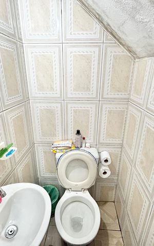 Casa à venda com 240m², 4 quartos e 6 vagasBanheiro de serviço