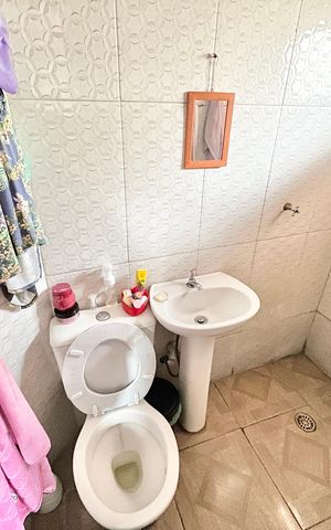Casa à venda com 240m², 4 quartos e 6 vagasBanheiro 2