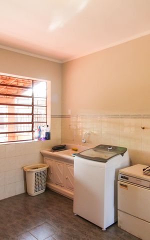 Casa para alugar com 193m², 3 quartos e 2 vagas Casa para alugar com 193m², 3 quartos e 2 vagasÁrea de Serviço
