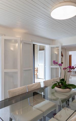 Casa à venda com 1832m², 4 quartos e 6 vagas Casa à venda com 1832m², 4 quartos e 6 vagasSala de jantar