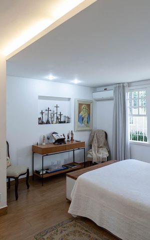 Casa à venda com 1832m², 4 quartos e 6 vagas Casa à venda com 1832m², 4 quartos e 6 vagasSuíte