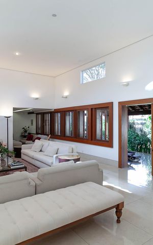 Casa à venda com 1832m², 4 quartos e 6 vagas Casa à venda com 1832m², 4 quartos e 6 vagasSala 1