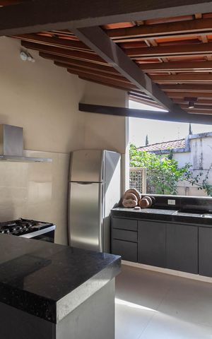 Casa à venda com 1832m², 4 quartos e 6 vagas Casa à venda com 1832m², 4 quartos e 6 vagasÁrea gourmet