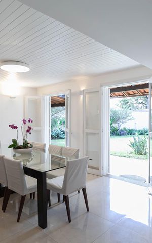 Casa à venda com 1832m², 4 quartos e 6 vagas Casa à venda com 1832m², 4 quartos e 6 vagasSala de jantar