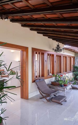 Casa à venda com 1832m², 4 quartos e 6 vagas Casa à venda com 1832m², 4 quartos e 6 vagasVaranda