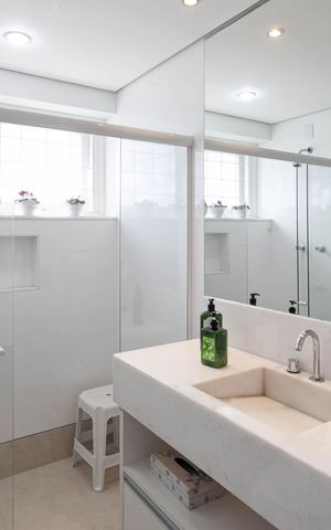 Casa à venda com 1832m², 4 quartos e 6 vagas Casa à venda com 1832m², 4 quartos e 6 vagasBanheiro social
