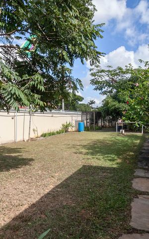 Casa à venda com 1832m², 4 quartos e 6 vagas Casa à venda com 1832m², 4 quartos e 6 vagasQuintal