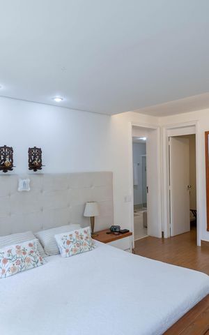 Casa à venda com 1832m², 4 quartos e 6 vagas Casa à venda com 1832m², 4 quartos e 6 vagasSuíte