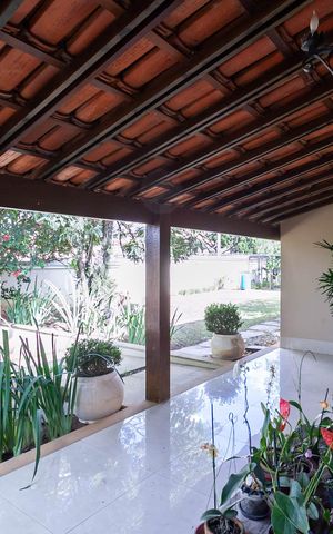 Casa à venda com 1832m², 4 quartos e 6 vagas Casa à venda com 1832m², 4 quartos e 6 vagasVaranda